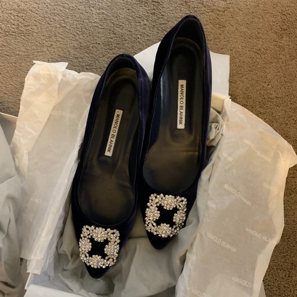 Manolo Blahnik hangisi flat 38. 5